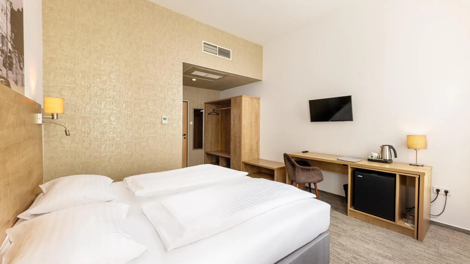 ***  City Hotel Ring Budapest Hungary