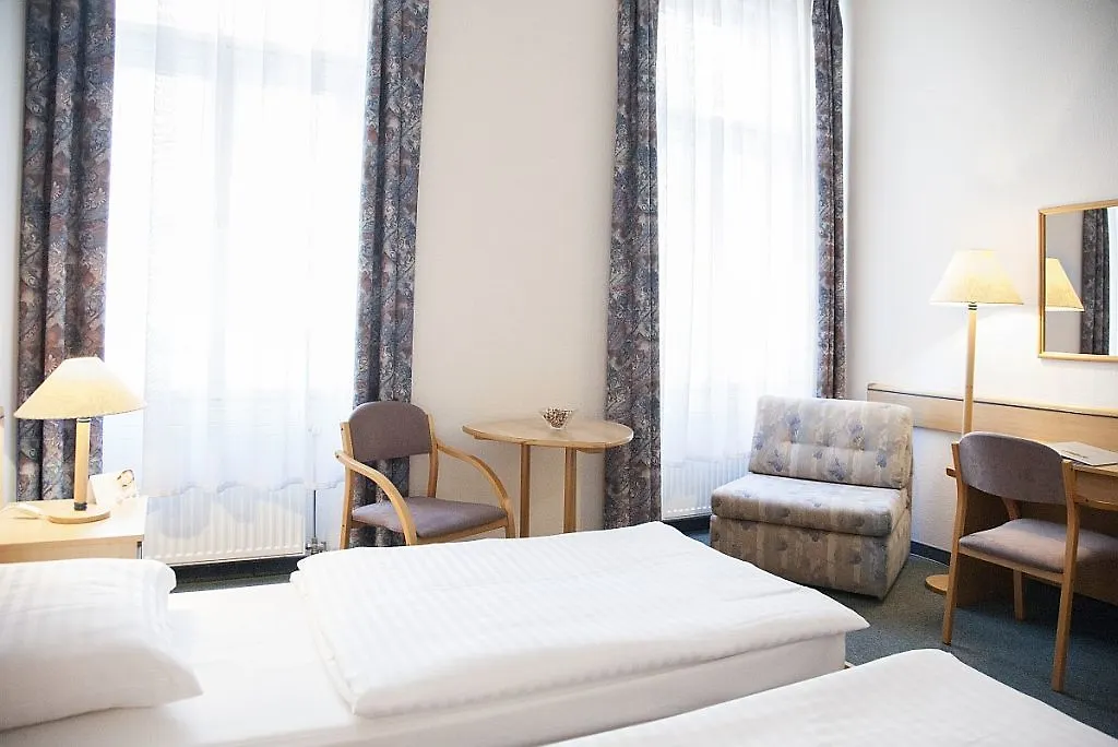 City Hotel Ring Budapest 3*,